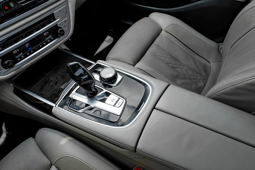 Used 2018 BMW 740i RWD image 22