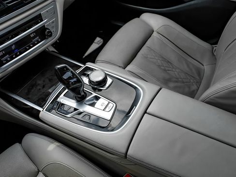 Used 2018 BMW 740i RWD image 22
