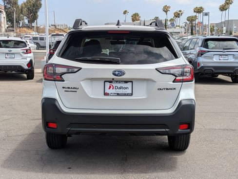 Certified 2025 Subaru Outback Onyx Edition AWD/4WD image 3