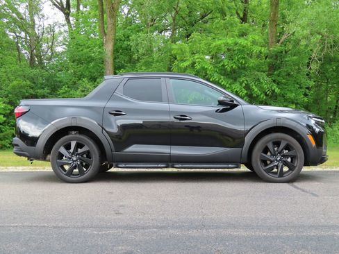 Used 2023 Hyundai Santa Cruz Night AWD/4WD image 2