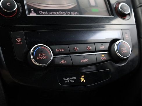 Used 2020 Nissan Rogue SV w/ Premium Package image 21