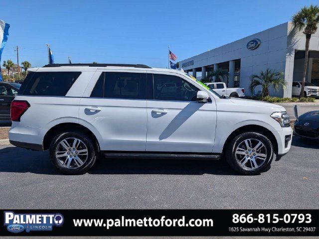 Used 2024 Ford Expedition XLT RWD image 3