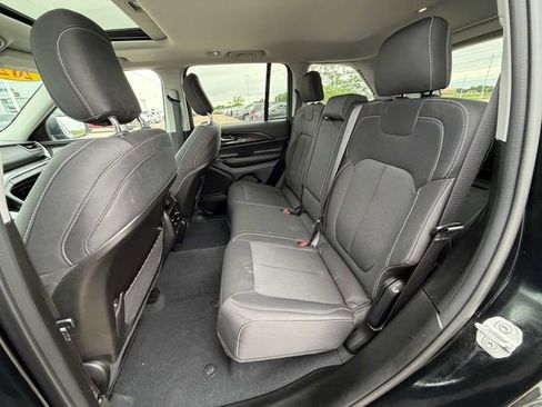 Used 2023 Jeep Grand Cherokee Laredo AWD/4WD image 21