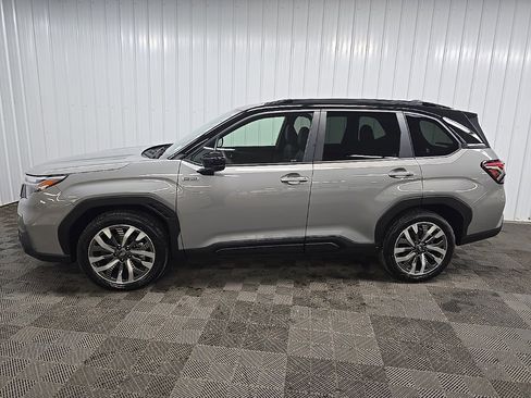 Used 2025 Subaru Forester Touring image 5