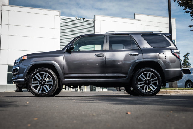 Used 2018 Toyota 4Runner Limited AWD/4WD image 18