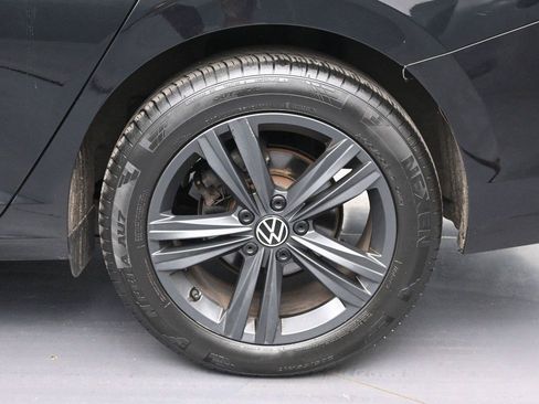 Certified 2024 Volkswagen Jetta SE w/ Panoramic Sunroof Package FWD image 10