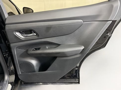 Used 2023 Nissan Ariya AWD image 30