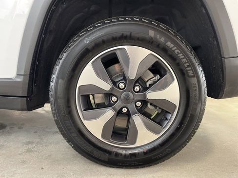 Used 2024 Jeep Grand Cherokee Limited 4xe image 9