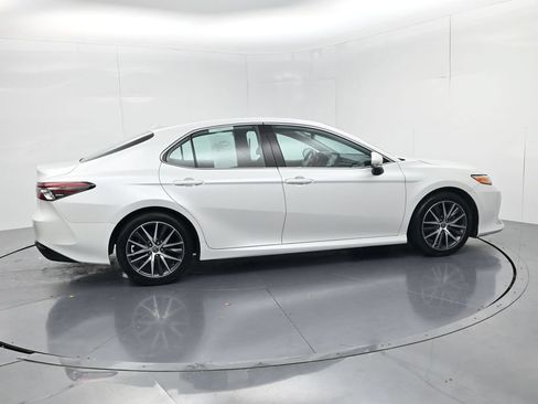 Used 2022 Toyota Camry XLE w/ Cold Weather Package FWD image 8