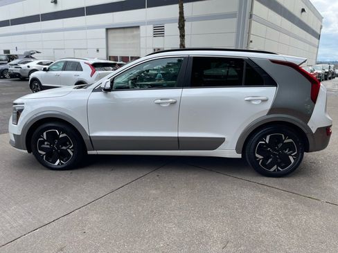 Used 2023 Kia Niro Wave w/ Wave Preserve Package image 6
