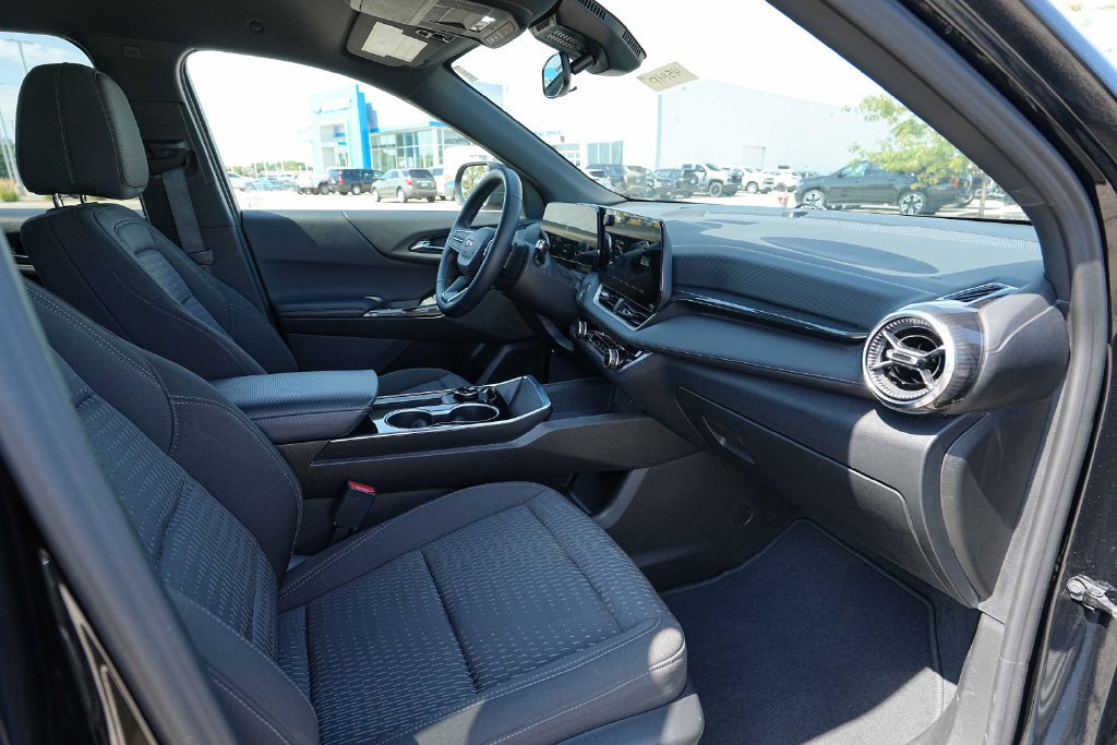 Used 2026 Chevrolet Equinox LT AWD/4WD image 24