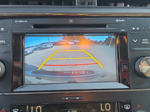 Used 2018 Toyota Avalon Limited FWD image 16