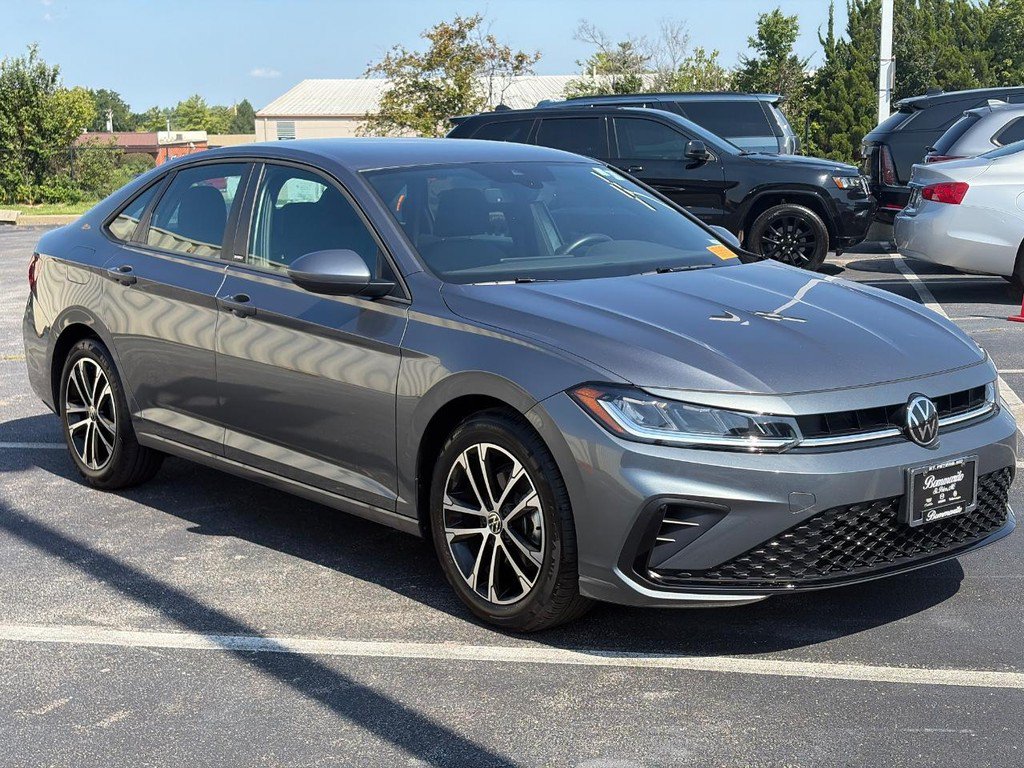 Used 2026 Volkswagen Jetta Sport FWD image 3