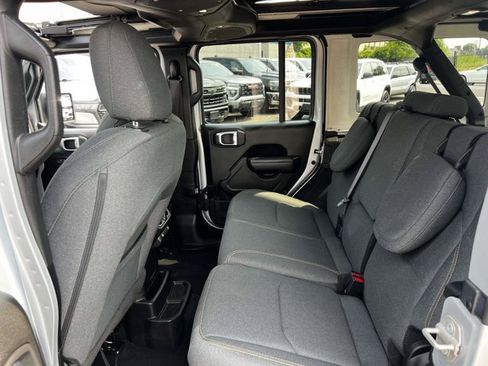 Used 2024 Jeep Wrangler Unlimited AWD/4WD image 10