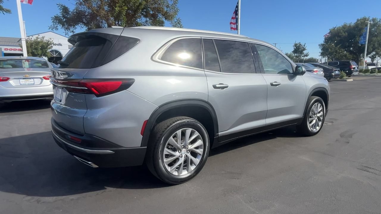 Used 2025 Buick Enclave Preferred AWD/4WD image 7