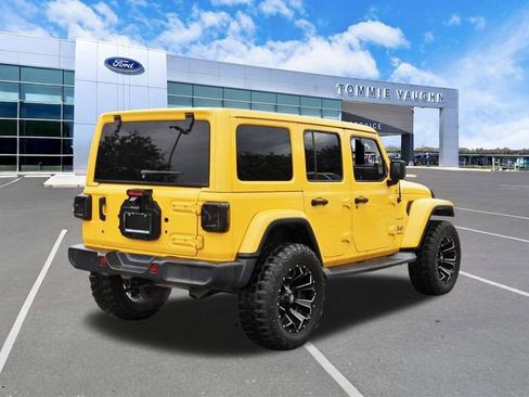 Used 2019 Jeep Wrangler Unlimited Sahara w/ Uconnect 4C Nav & Sound Group AWD/4WD image 4