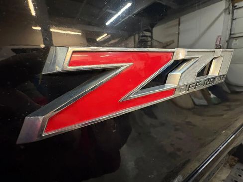 Used 2017 Chevrolet Silverado 1500 LTZ Z71 w/ Midnight Edition image 29