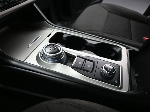 Certified 2022 Ford Explorer XLT w/ Class IV Trailer Tow Package image 17