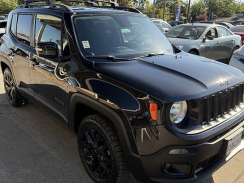 Used 2016 Jeep Renegade Latitude AWD/4WD image 2