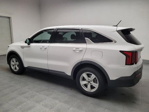 Used 2022 Kia Sorento LX FWD image 3
