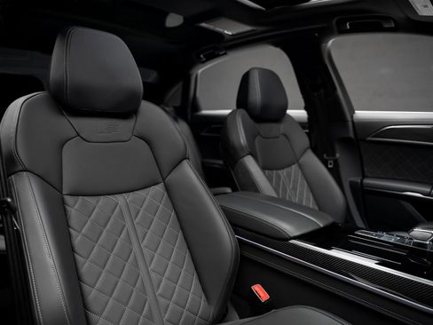 Used 2024 Audi S8 image 65