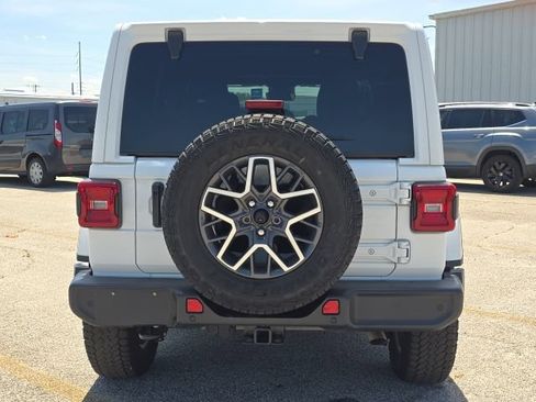 Used 2024 Jeep Wrangler Unlimited Sahara w/ Technology Group AWD/4WD image 4