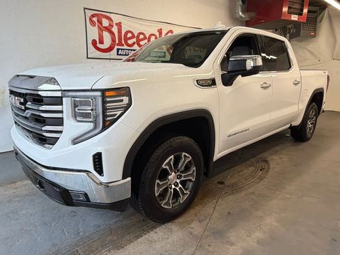 Used 2025 GMC Sierra 1500 SLT image 2