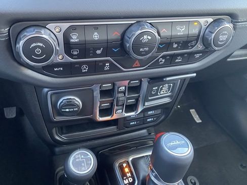 New 2025 Jeep Gladiator High Tide image 22