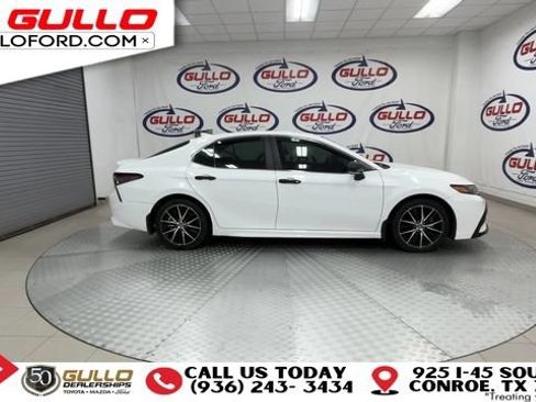 Used 2022 Toyota Camry SE FWD image 9
