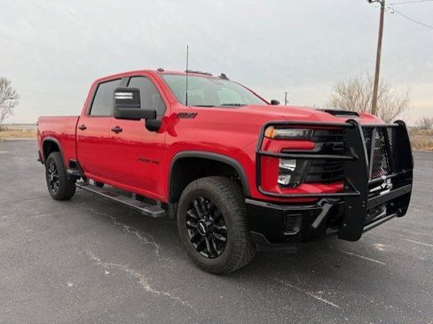 Used 2025 Chevrolet Silverado 2500 Custom w/ Custom Value Package image 9