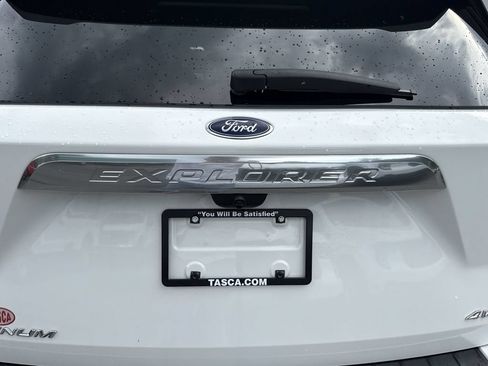Used 2023 Ford Explorer Platinum w/ Technology Package AWD/4WD image 32