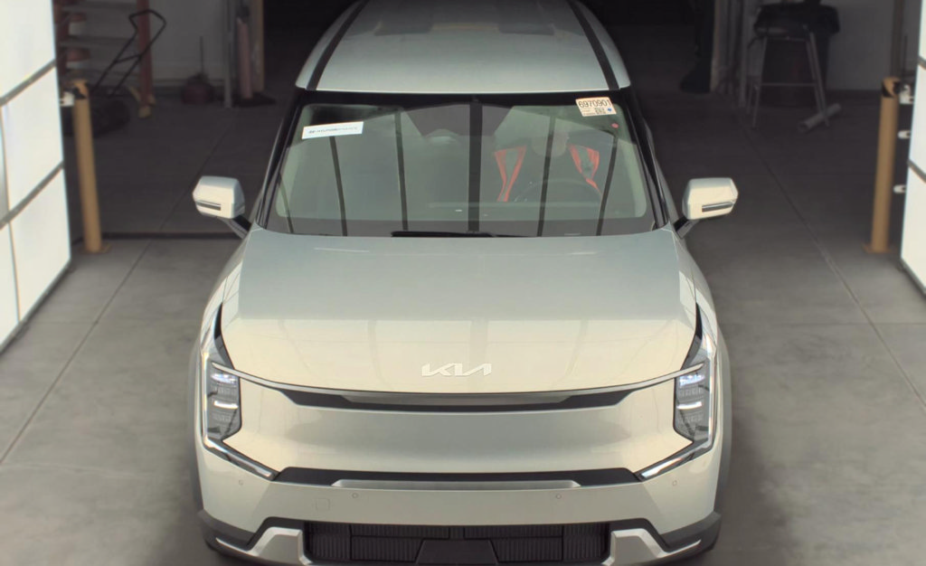 Used 2024 Kia EV9 Light Long Range RWD image 3