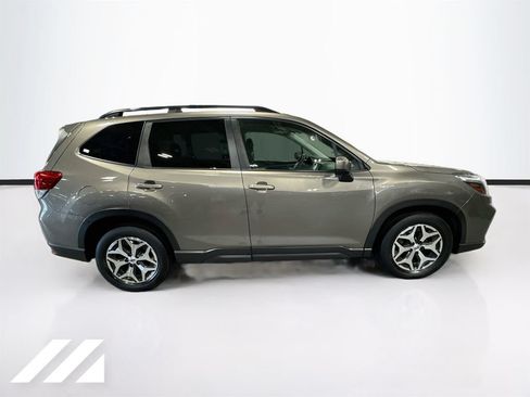 Used 2021 Subaru Forester Premium AWD/4WD image 4