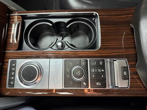 Used 2014 Land Rover Range Rover HSE image 9