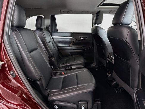 Used 2019 Toyota Highlander XLE AWD/4WD image 36