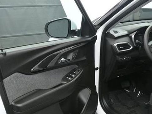 Used 2021 Chevrolet TrailBlazer LT w/ Convenience Package AWD/4WD image 10