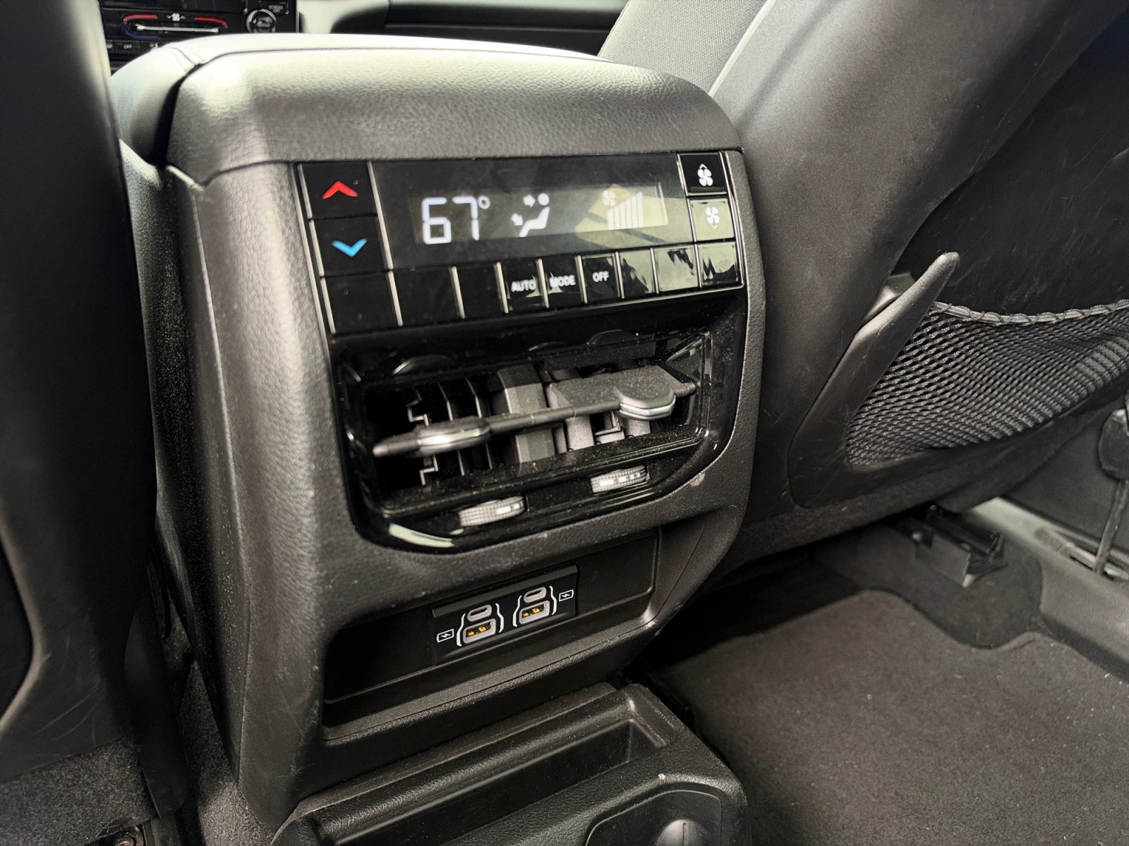 Used 2023 Jeep Grand Cherokee L Laredo RWD image 21