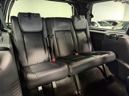 Used 2017 Ford Expedition XLT w/ Equipment Group 202A AWD/4WD image 29