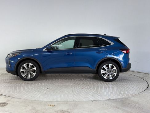 Used 2023 Ford Escape Platinum w/ Premium Technology Package FWD image 2