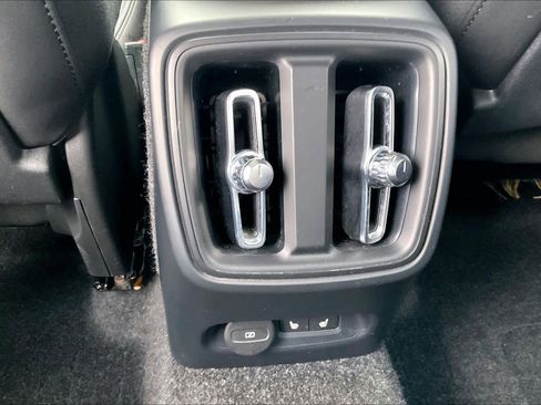 Used 2023 Volvo XC40 Recharge Ultimate image 38