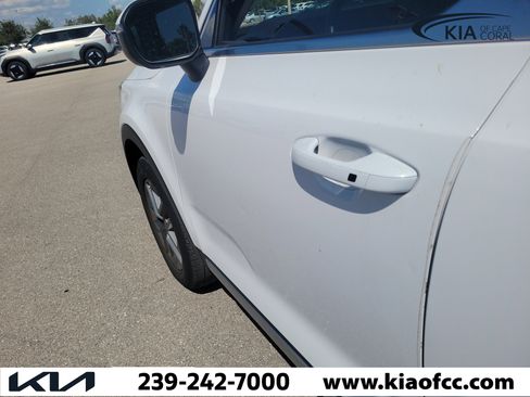 Certified 2024 Kia Telluride LX FWD image 10