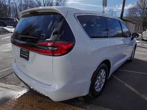 New 2026 Chrysler Pacifica Select image 5