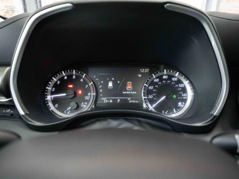 Used 2023 Toyota Highlander XLE image 16