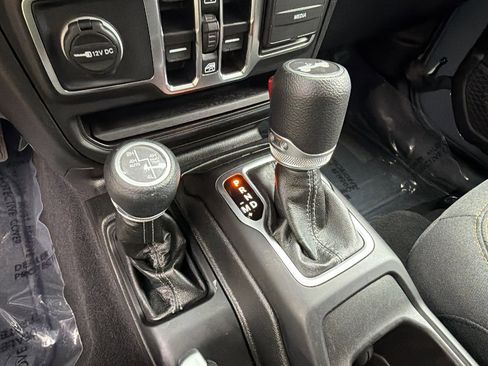 Used 2025 Jeep Wrangler Unlimited Sahara AWD/4WD image 30