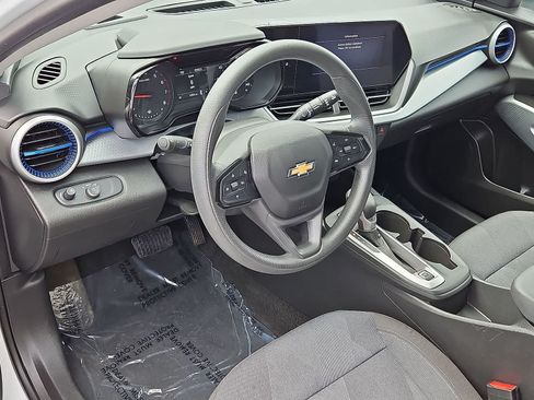 Used 2025 Chevrolet Trax LS FWD image 16
