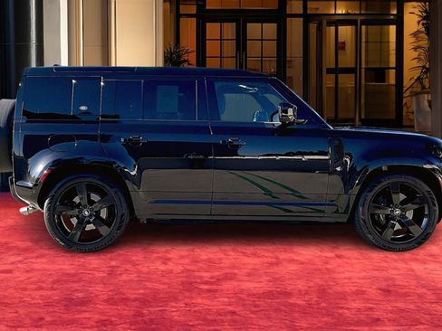 Used 2023 Land Rover Defender 110 V8 image 13