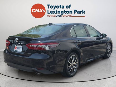 Used 2022 Toyota Camry XLE FWD image 7