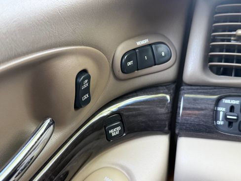 Used 2004 Buick Le Sabre Limited w/ Celebration Edition Package FWD image 18