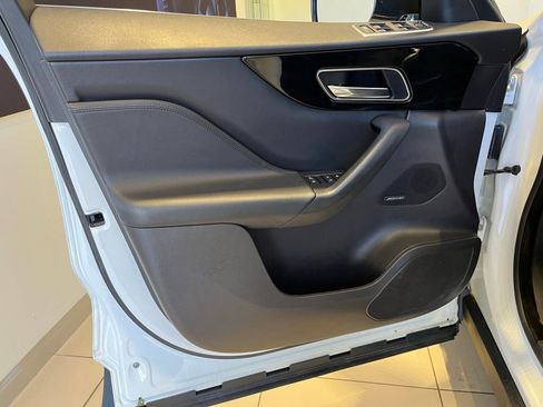 Used 2019 Jaguar F-PACE Premium AWD/4WD image 22