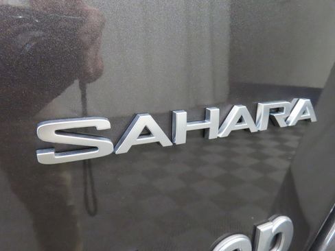 Used 2024 Jeep Wrangler Unlimited Sahara w/ Technology Group AWD/4WD image 50